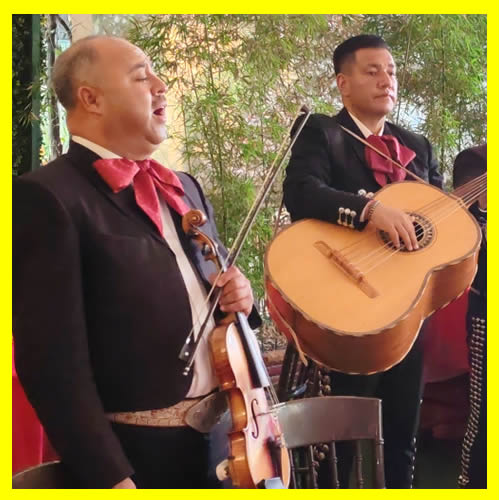 Mariachis en Alfredo Bonfil